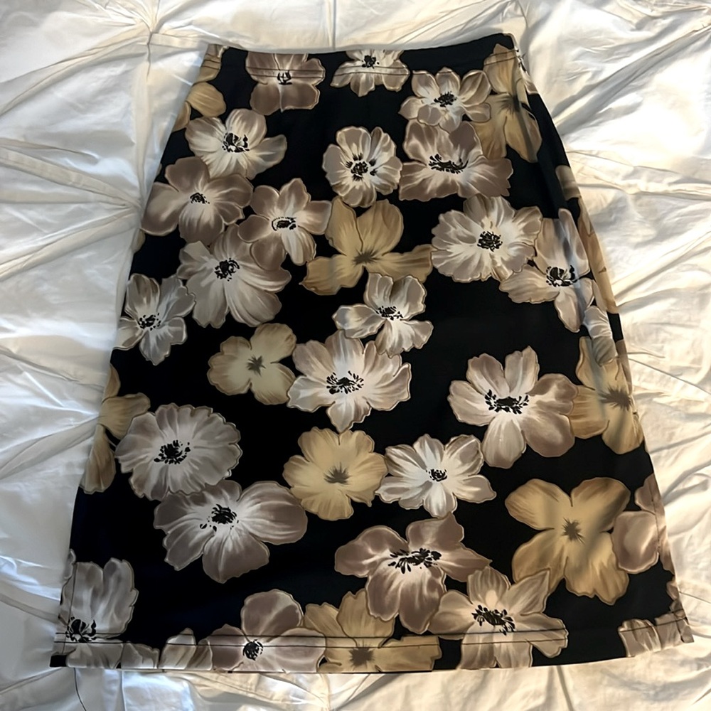 Women’s stretch skirt – great condition! Size small